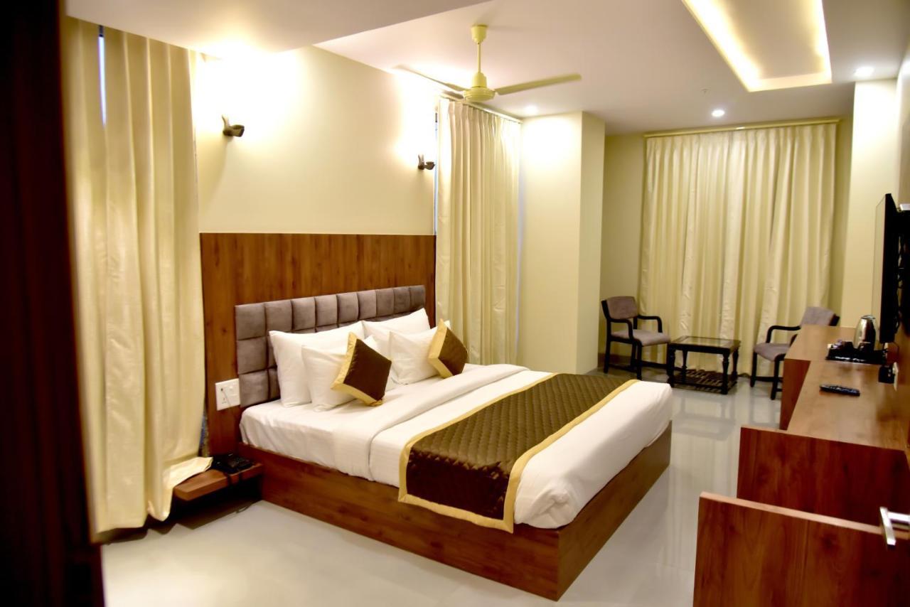 Aarna Hotel 3*